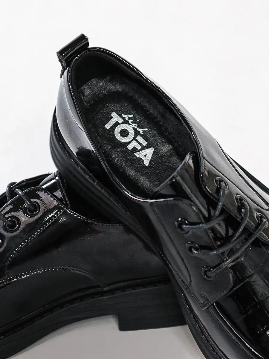 Туфли черные лакированные со шнуровкой
